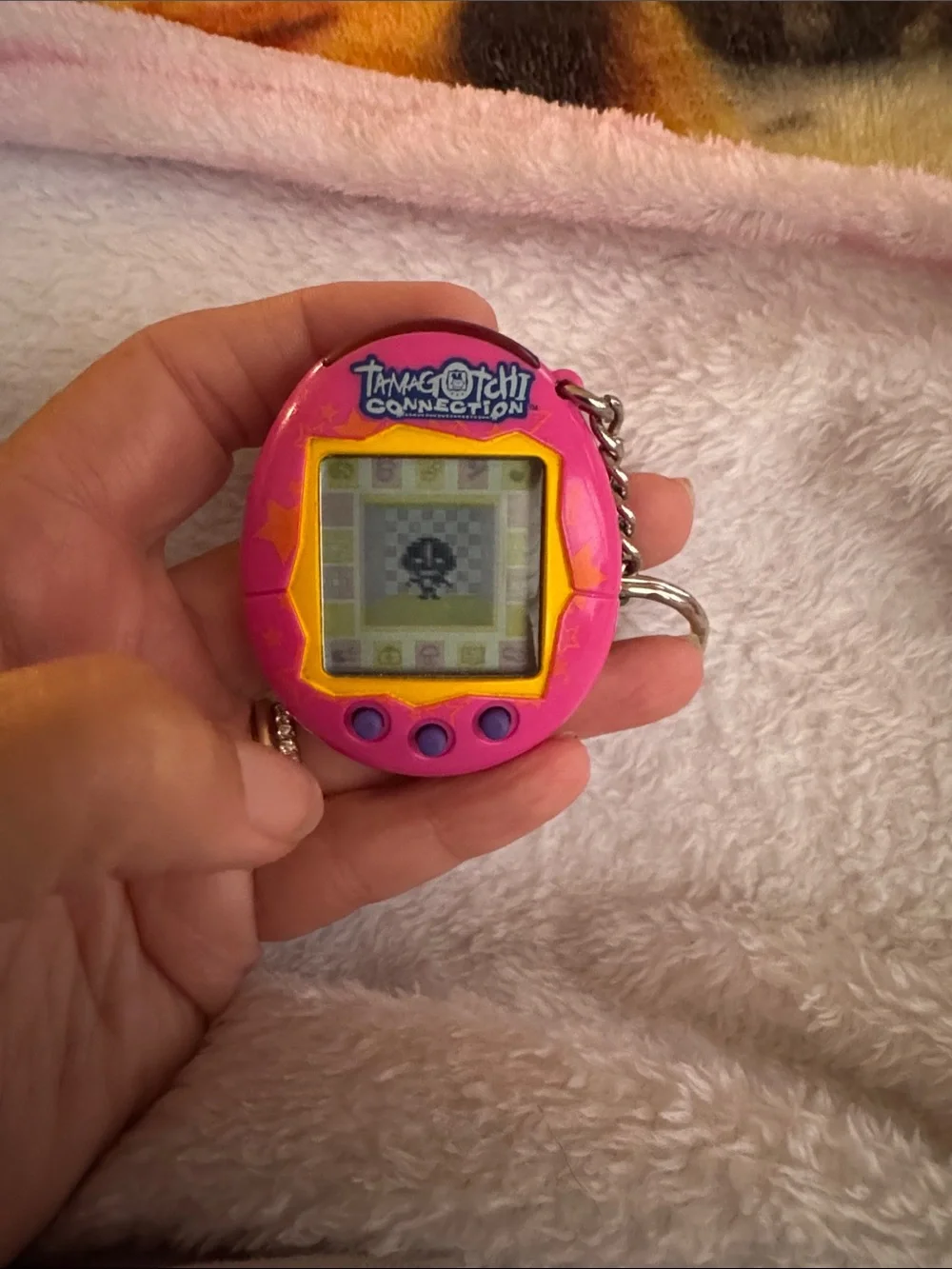 Vintage 2004 Tamagotchi Connection Handheld Virtual Pet Keychain WORKS
